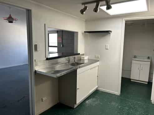 Affordable Office in Onekawa's Industrial Hub