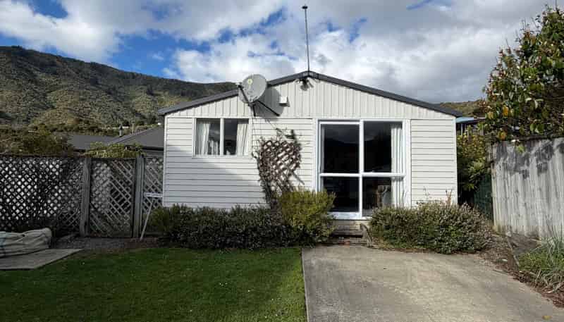 74 Moana View Road, Waikawa