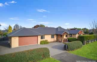 2 Fairhurst Place, Rolleston
