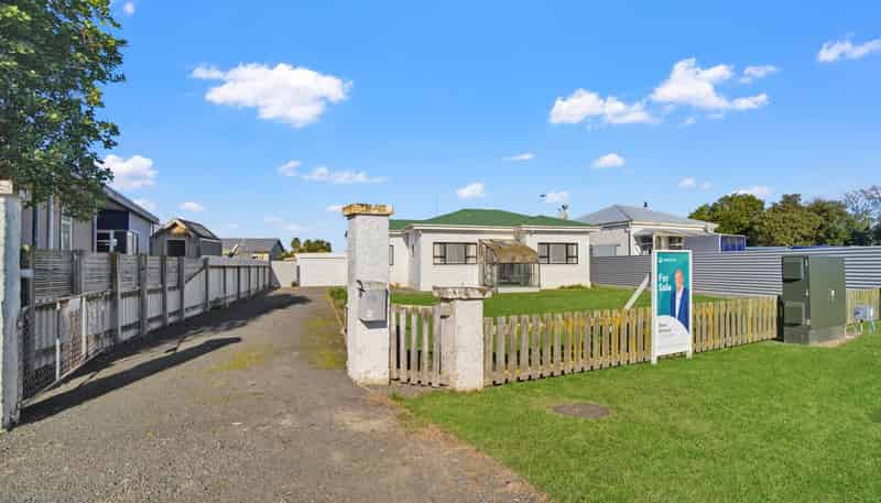 72 Ferry Road, Clive