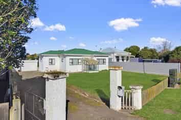 72 Ferry Road, Clive