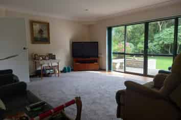 2 Orsino Place, Stratford