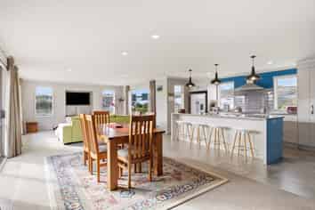 2 Brompton Close, Richmond Heights
