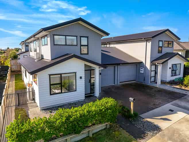 2/8 Jennian Avenue, Rototuna North