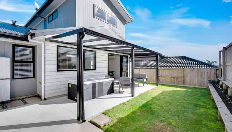 2/8 Jennian Avenue, Rototuna North