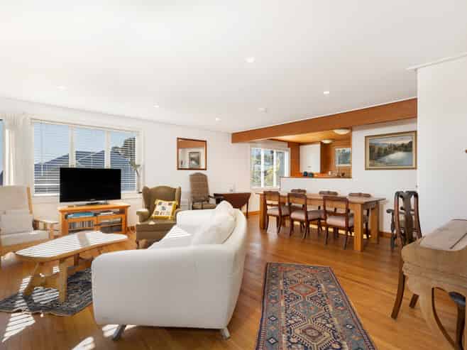 10 Victoria Road, Stepneyville