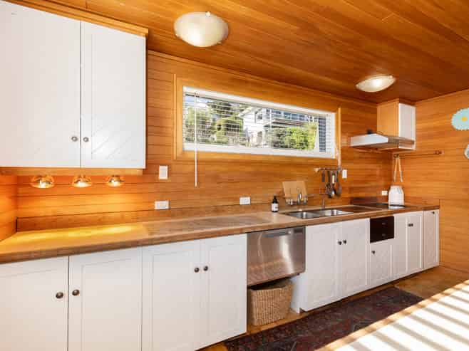10 Victoria Road, Stepneyville