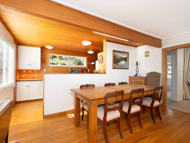 10 Victoria Road, Stepneyville