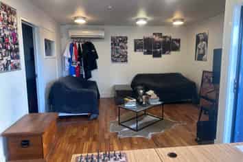 Showroom/Office Close to 4 Aves
