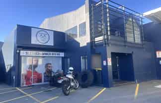 Showroom/Office Close to 4 Aves