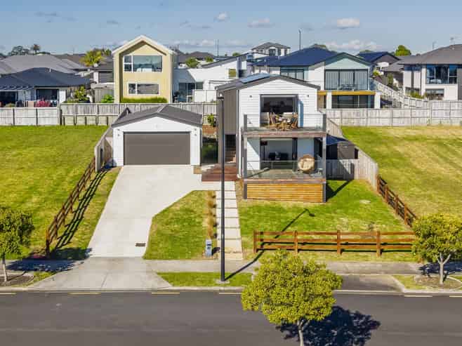 42 Tahuna Minhinnick Drive, Glenbrook