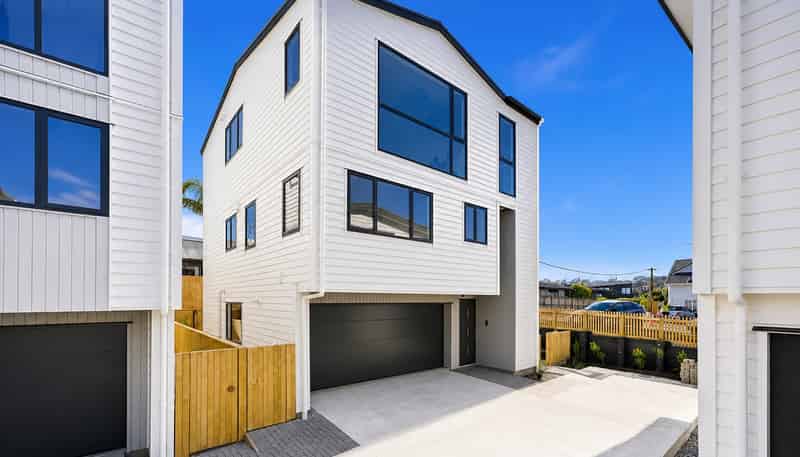 17A Rock Isle Road, Torbay