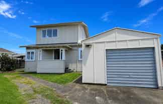 1/4 Thompson Street, Mangere East