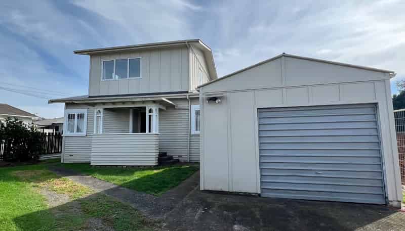1/4 Thompson Street, Mangere East