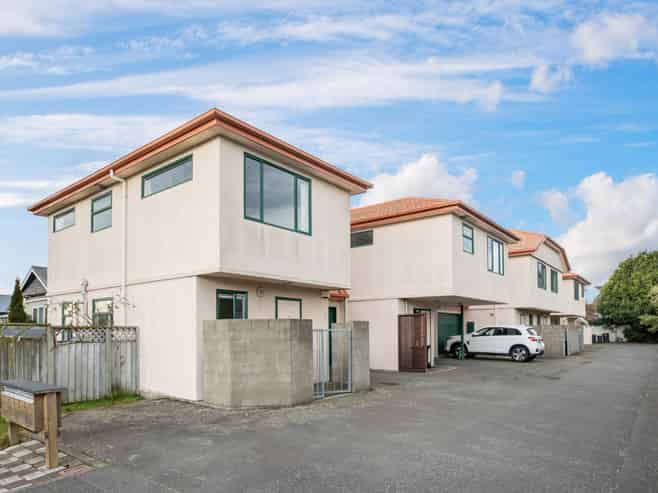 68 Thackeray Place, Waltham