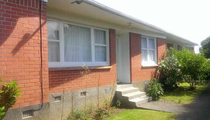 2/42 Opaheke Road, Papakura