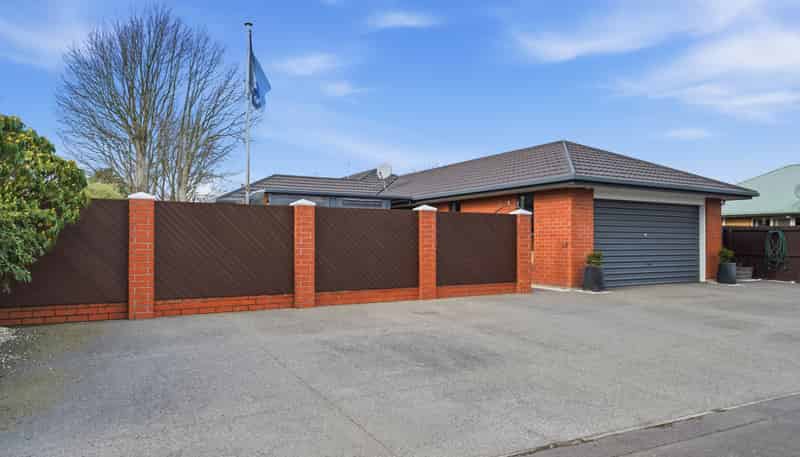 33 Peebles Drive, Hei Hei