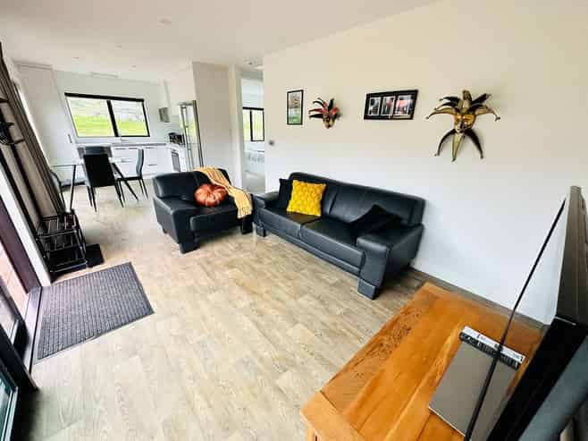 579 Pinnacle Hill Road, Bombay