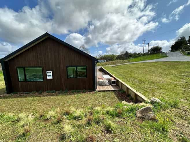 579 Pinnacle Hill Road, Bombay