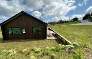 579 Pinnacle Hill Road, Bombay
