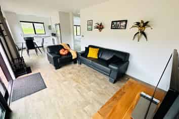 579 Pinnacle Hill Road, Bombay