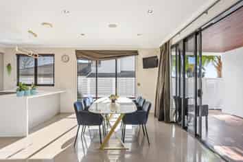 5 Whiting Grove, West Harbour