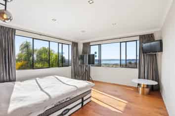 5 Whiting Grove, West Harbour