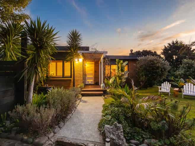 19 Hillcrest Road, Raumati South