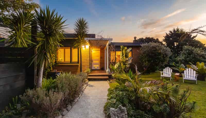 19 Hillcrest Road, Raumati South