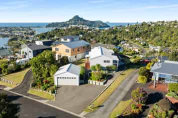 18 Hinemoa Terrace, Tairua