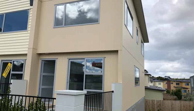 1/11 Ray Small Drive, Papakura