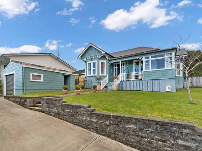 366 Western Hills Drive, Avenues