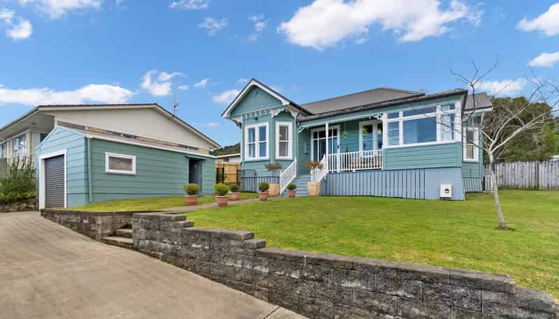 366 Western Hills Drive, Avenues