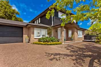 1 Oakford Park Crescent, Greenhithe