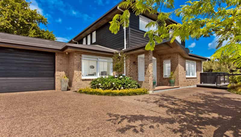 1 Oakford Park Crescent, Greenhithe
