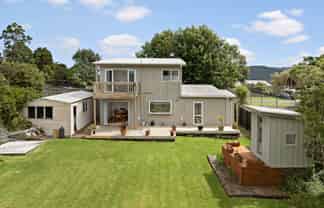 8 Lookout Drive, Laingholm