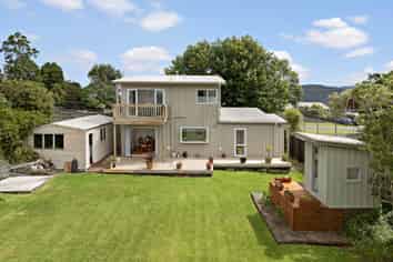 8 Lookout Drive, Laingholm