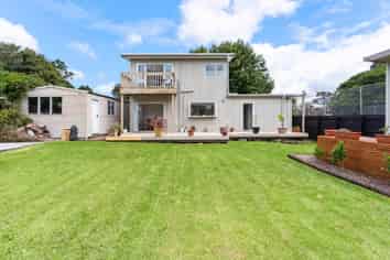 8 Lookout Drive, Laingholm