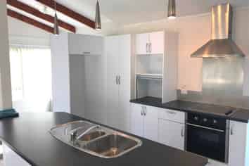 31 Triangle Road, Massey