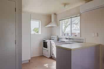 32a Robinson Crescent, Westbrook
