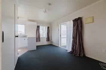 32a Robinson Crescent, Westbrook