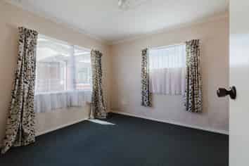 32a Robinson Crescent, Westbrook