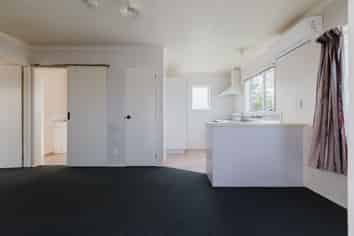 32a Robinson Crescent, Westbrook