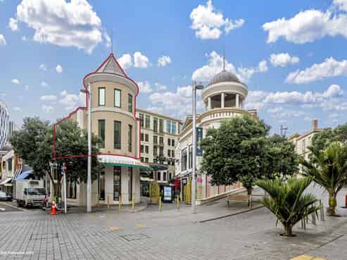 Prime CBD office with retail investment