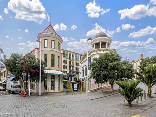 Prime CBD office with retail investment
