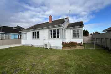 8 Upham Terrace, Roslyn