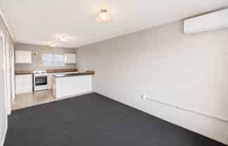 2/235 Old Farm Road, Hillcrest