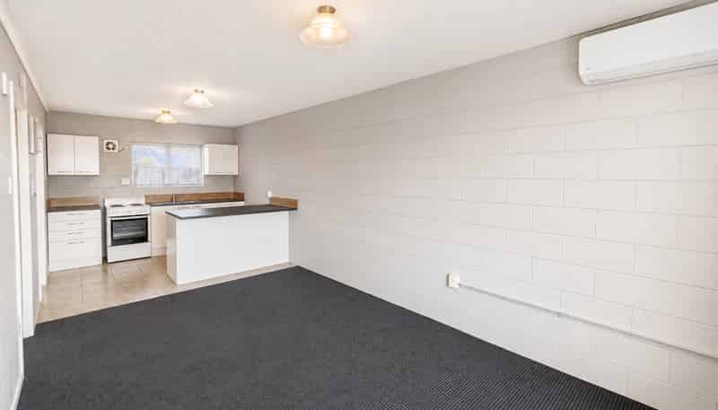 2/235 Old Farm Road, Hillcrest