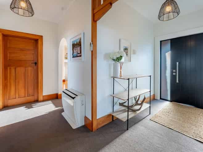 20 Hill View Crescent, Highfield