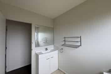 b/399 Roscommon Road, Clendon Park